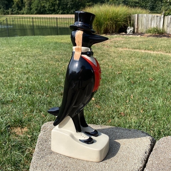 VINTAGE~1970’s~PORCELAIN~OLD CROW~KENTUCKY BOURBON DECANTER~RARE~VERY NICE 
~G22 - Picture 3 of 5